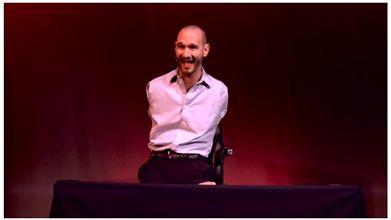 Nick Vujicic dalam salah satu seminarnya (Sumber gambar : https://www.attitudeisaltitude.com)