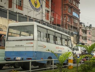 Bus Merk Mahindra Karoseri India Tehnologinya Sangat Kadaluarsa (dok. pribadi)