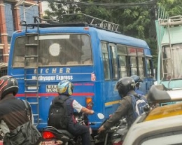 Bus India Merk Eicher Sama Saja Dengan Karoseri Bengkel Las (dok. pribadi)