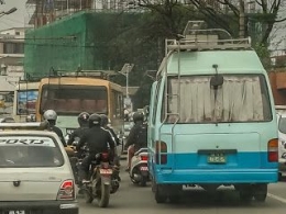 Ruwet, Sepeda Motor Dan Bus Berjubel Setiap Hari Di Jalanan Kathmandu (dok. pribadi)
