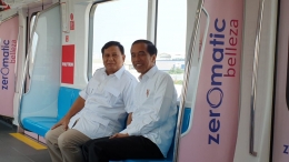 Mereka bersaing ketat, tetapi mereka juga masih dapat bersahabat. Inilah pesan kuat dari Jokowi dan Prabowo dari stasiun kereta - Foto: Biro Pers KSP