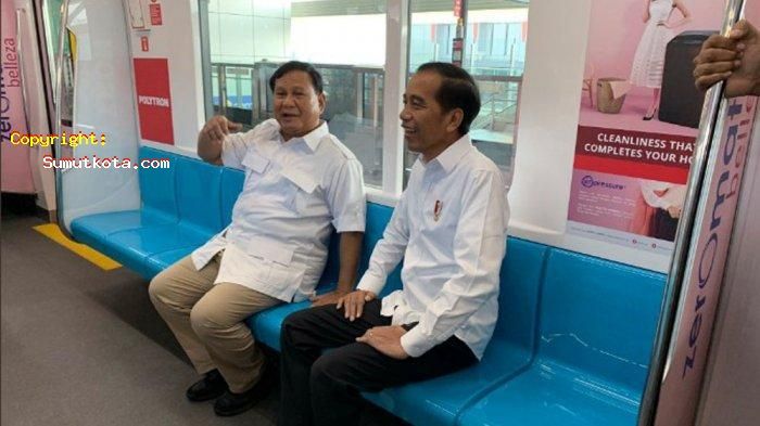 Prabowo dan Jokowi berbincang. (Sumutkota.com)