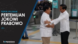 Presiden Joko Widodo bertemu calon presiden, Prabowo Subianto di Stasiun MRT Lebak Bulus, Jakarta Selatan, Sabtu (13/7/2019). (KOMPAS.com/Kristian Erdianto)
