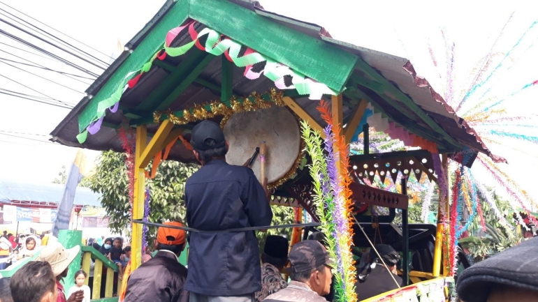 Festival Adu Bedug dan Dondang Mustikajaya Bekasi (Yusuf Bachtiar).