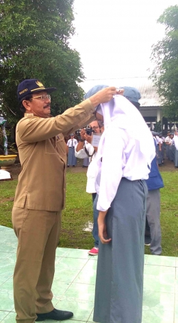 Secara simbolis Kadis Pendidikan Provinsi Sumatera Utara Menerima Peserta Didik Baru di SMAN 13 Medan Mengikuti MPLS. Dokpri