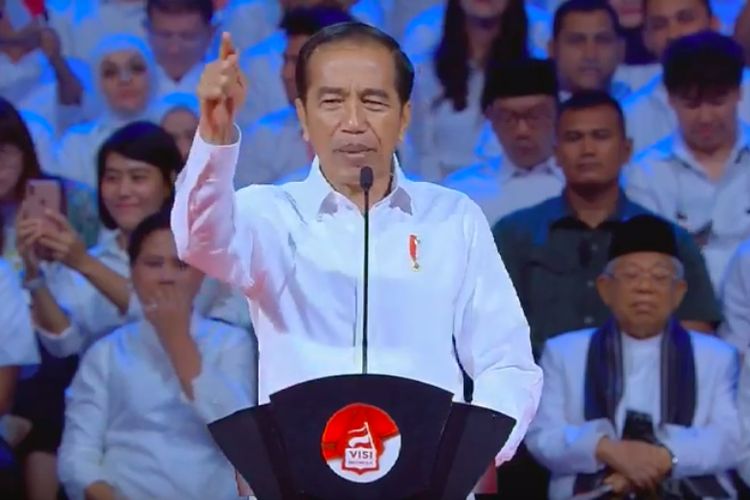 Jokowi saat menyampaikan pidato 'Visi Indonesia'. (Sumber foto: Komaps.com)