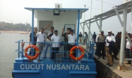 Menristekdikti saat di atas Kapal Penangkap Ikan Cucut Nusantara (Foto Setiyo)