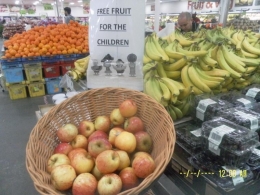 Buah apel disediakan untuk anak anak secara gratis, malahan tidak dilirik sama sekali/dokpri