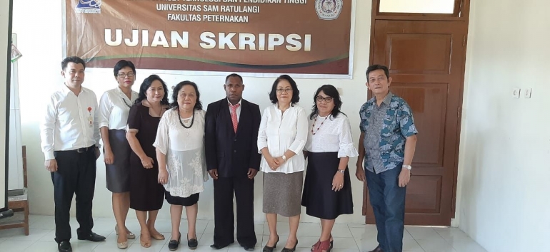 Foto bersama usai sidang ujian (sumber:stanlylombogia)