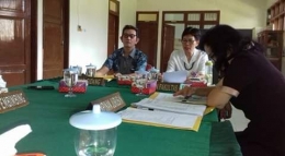 Pimpinan Fakultas Peternakan, Dr Ir Nerry Sompie, MS wakil dekan bid akademik membuka sidang ujian sarjana didampingi ketua sidang(sumber:masjetmassie)