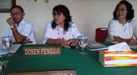 Ir Bonny F J Sondakh, MS dan Dr Ir A.K.Rintjap,MS (Dosen Penguji) serta DR Dra Fitje S Oley, MS(dosen pembimbing)(sumber:MasjeTMassie)