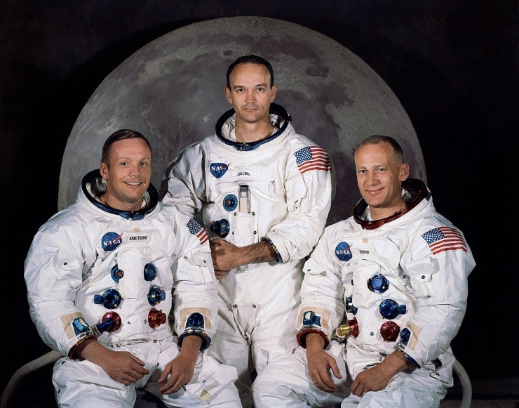 Dari kiri ke kanan: Armstrong, Collins, Aldrin (spaceflight.nasa.gov)