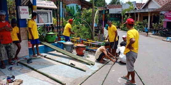 Aktivitas warga di Desa Kludan demi menciptakan lingkungan yang bersih dan sehat/Foto: pribadi