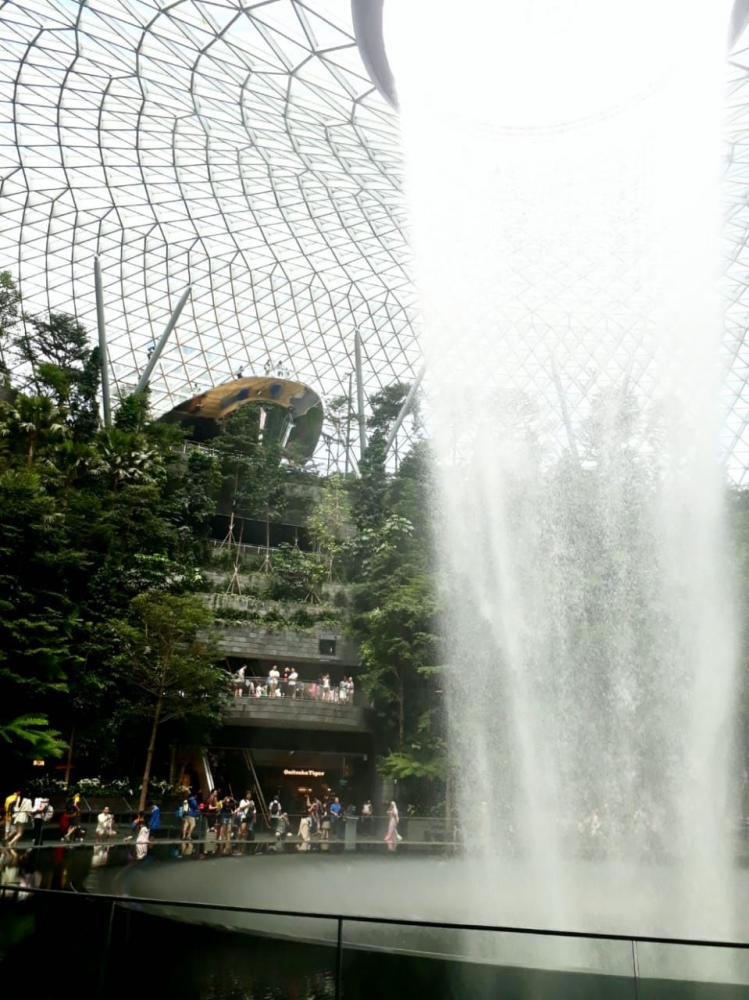 Jewel Changi dari bawah (Dok. Pribadi)