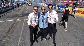Pak Anies bersama petinggi Formula E saat berada di perlintasan Formula E/Instagram @aniesbaswedan