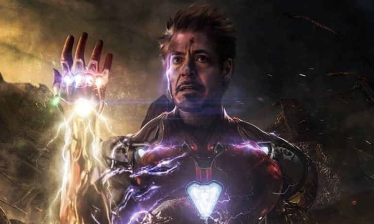Salah satu adegan dalam film Avengers Endgame saat Tony Stark menjentikkan jarinya yang dipenuhi kekuatan Infinity Stones (Foto: Moviegsm.com)