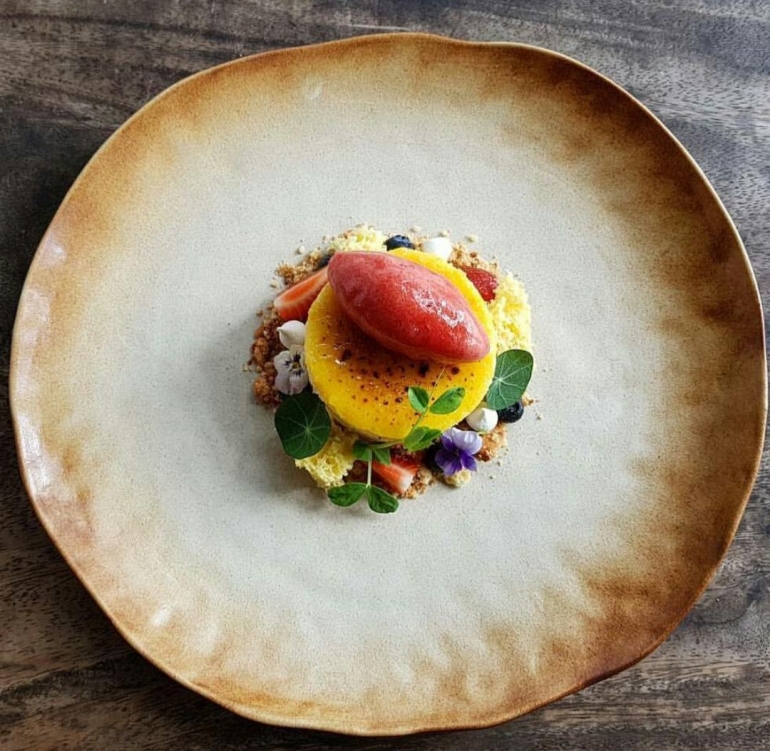Keramik yang dipakai di acara Master Chef sumber: https://instagram.com/tanteribali