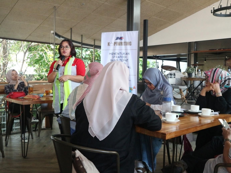 Menyasar Pasar Global dengan Produk Lokal di Era 4 0 Menyasar Pasar Global dengan Produk Lokal di Era 4 0