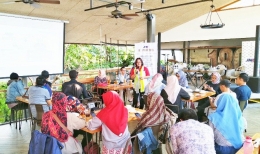 Presentasi Deputy General Manager JNE/foto dok pribadi