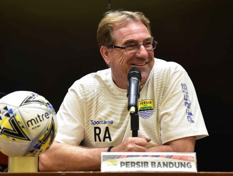 Robert Rene Alberts (Foto Persib.co.id) 