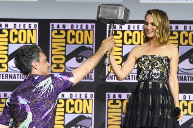 Taika Waititi dan Natalie Portman(nypost.com)