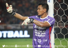 Kiper utama Bali United ini menjadi andalan yang mampu mengordinir pertahanan tim. (Bali-football.com)