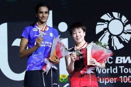 Akana Yamaguchi (kanan) dan Pusarla Sindhu, dua dari tujuh pemain top dunia/Foto: Twitter Badminton Ina