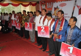 Doc Foto SIB/Sonry Purba / NOMOR URUT: Tujuh pasangan calon Bupati Karo mencabut nomor urut. 