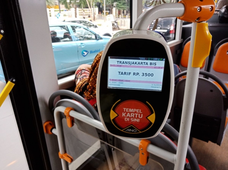 Alat Tap On Bus Layanan Non BRT Transjakarta | dokpi