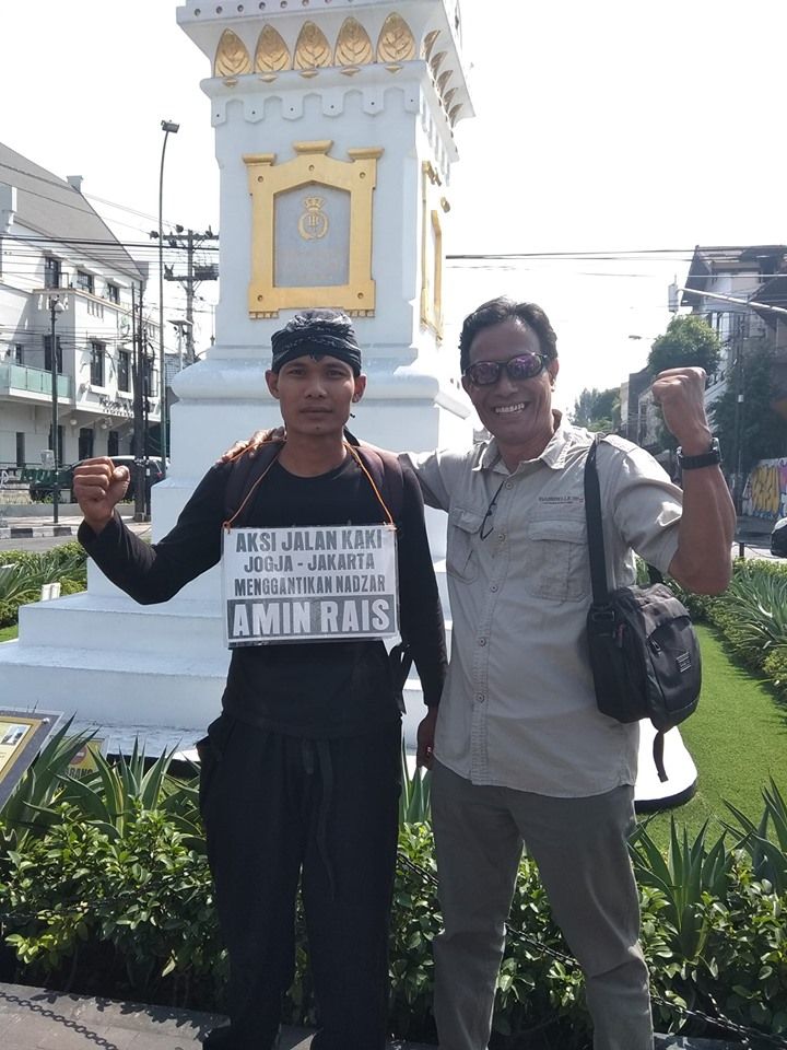 Seorang Anak Muda Bernama Lilik Berencana Jalan Kaki Yogya-Solo dan Membawa Wayang Sengkuni Kepada Presiden Jokowi (Sumber Gambar : Tribubunnews)