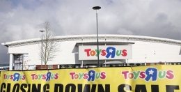 Toys R Us, salah satu retail raksasa yang sempat berjaya, kini resmi menutup seluruh gerainya pada 2018/thesun.co.uk