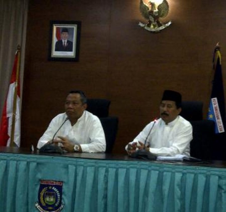 Wakil Walikota Tangsel Benyamin Davnie dan Muhammad Sekretaris Daerah dalam sebuah kegiatan (detakbanten.com)