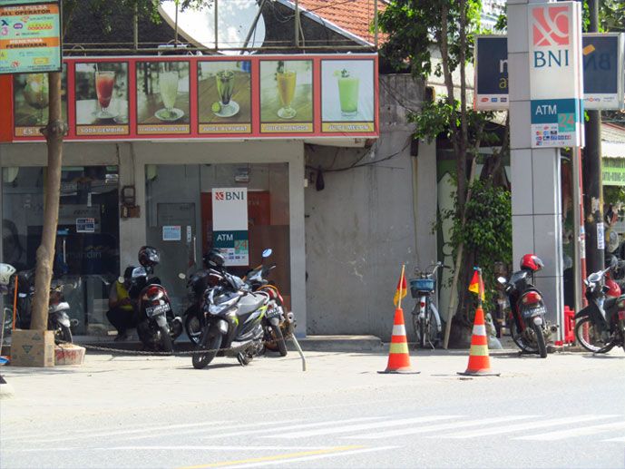 ATM berlogo prima tersebar dimana-mana di setiap titik keramaian. Dokpri