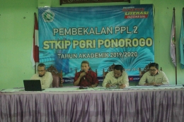 Sutejo memberikan bimbingan PPL