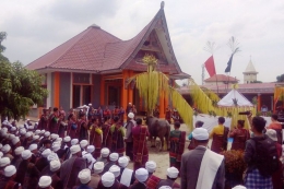 Umat Parmalim, penghayat kepercayaan di tanah Batak sedang menjalankan ritual Sipaha Lima (Foto:Kompas.com/Mei Leandha) 
