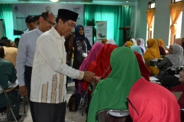 Gambar 2, Sekda Aceh Tengah memberi semangat kepada ASN yang mau memasuki masa pensiun (Doc. FMT)