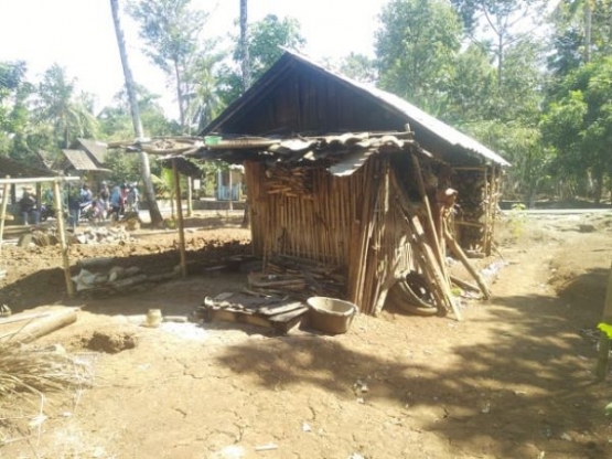 Begini rumah mbah Mardi yang akan tergusur (foto: dok pri)