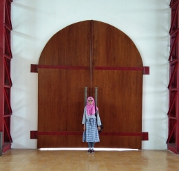 Pintu yang unik di Colomadu (Dokumentasi pribadi)
