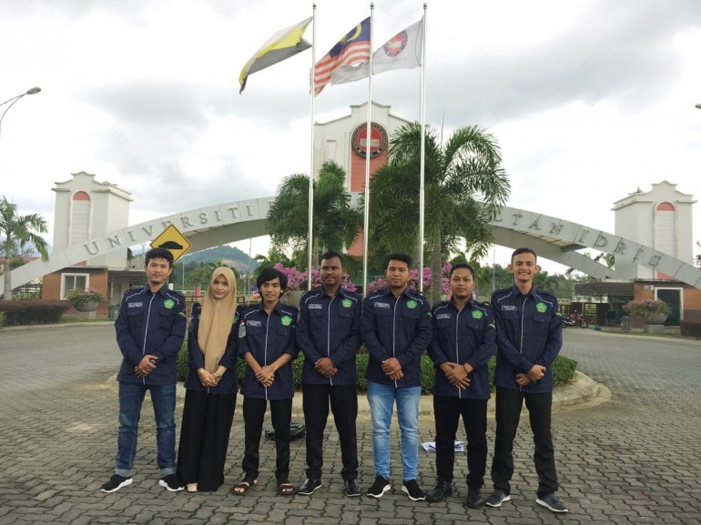 Poto Presma UIN Ar-Raniry bersama Anggota di Salah Satu Universitas Malaysia (Dok:Ibnutripa)