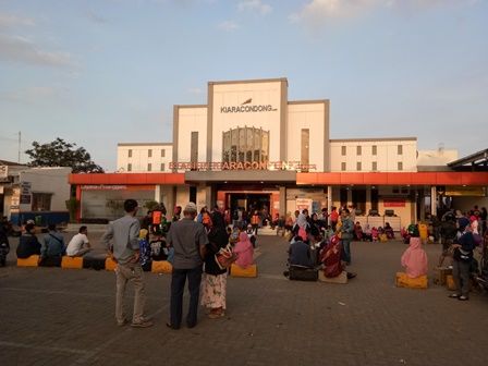 Stasiun KA Ekonomi Kiaracondong (Dokpri)