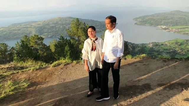 Presiden dan Ibu Negara berkunjung ke Danau Toba, Senin (29/7/2019). Foto: Instagram/@jokowi