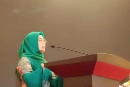 Siti Nur Azizah, Putri Wakil Presiden Indonesia terpilih, selepas menghadiri acara penganugerahan dari Rakyat Merdeka Group di Serpong, Tangsel