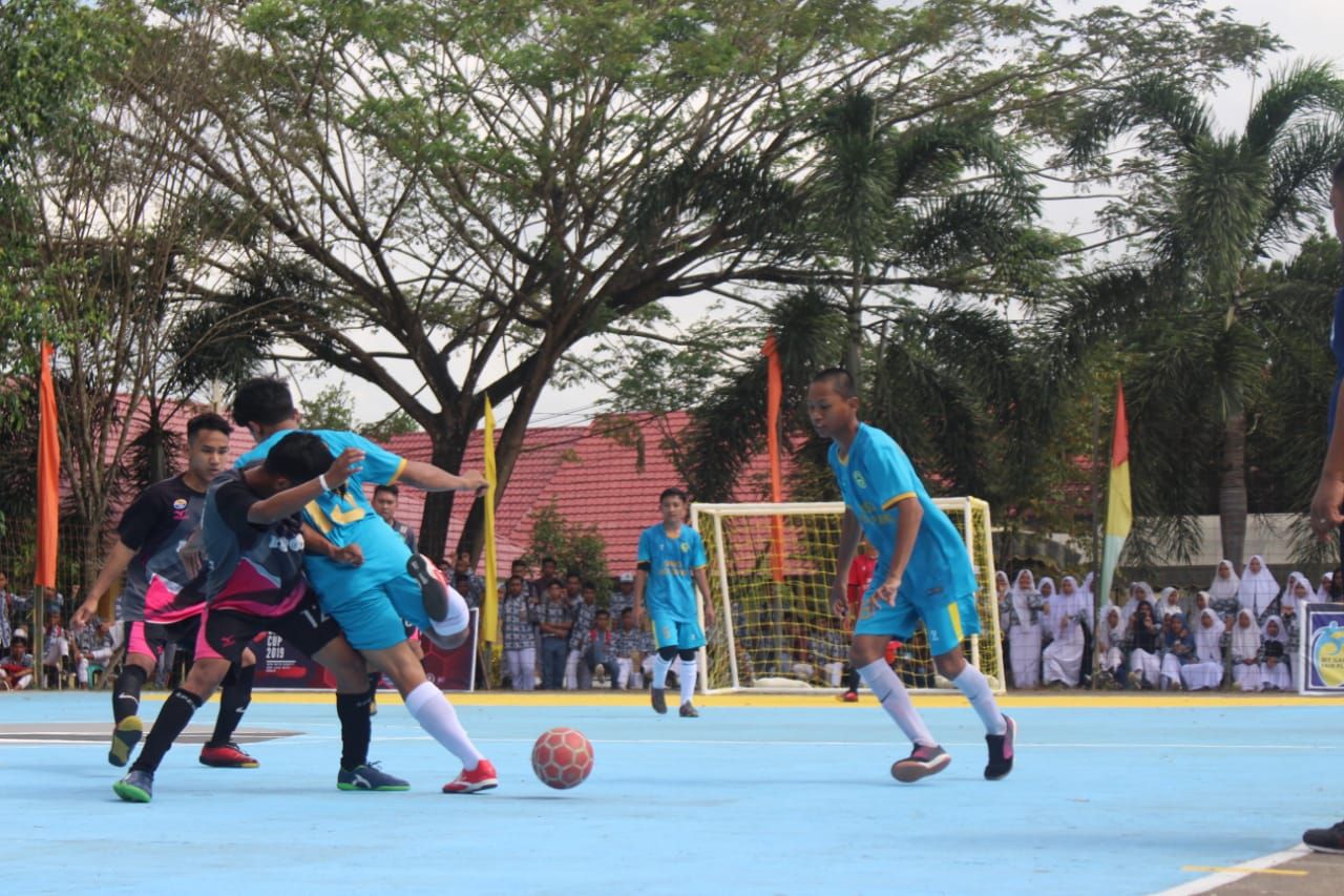 Foto: Perebutan bola antar pemain. (dok. pribadi)