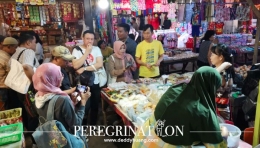 Mengajak ke pasar tradisional, salah satu upaya memperkuat perekonomian rakyat (dok : deddyhuang.com)