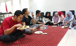 Makan siang Bersama para atlet dari mahasiswa. (Firman/LPB/PPIT)