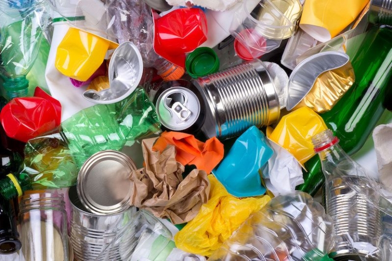 Selain membahayakan lingkungan, plastik juga menggemukkan badan anak dan remaja (Ilustrasi: sciencedaily.com)