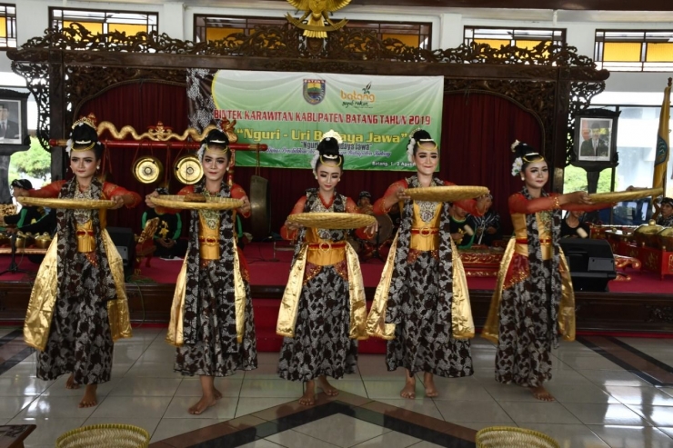 Penambilan Salah Satu Tarian Tradisional Batang/humas batang