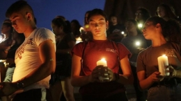 Aksi belasungkawa warga atas aksi penembakan di El Paso, Texas, dan di Dayton, Ohio, Amerika Serikat.|Sumber: Reuters