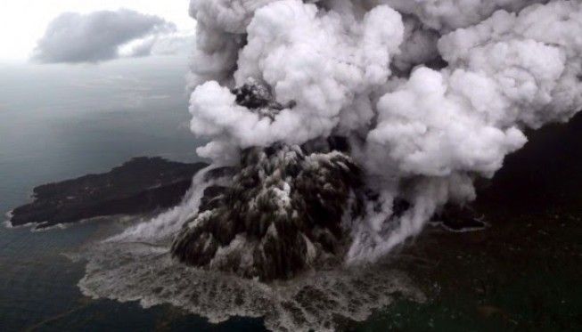 Erupsi Gunung Anak Krakatau yang berdampak tsunami di wilayah Selat Sunda terjadi pada 22 Desember 2018 yang lalu / Foto ANTARA