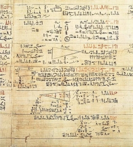 Catatan di papirus, disebut dari abad ke-15 sebelum Masehi, menunjukkan catatan yang mengulas soalan matematika dan geometri | instagram.com/jmauriciomoyag